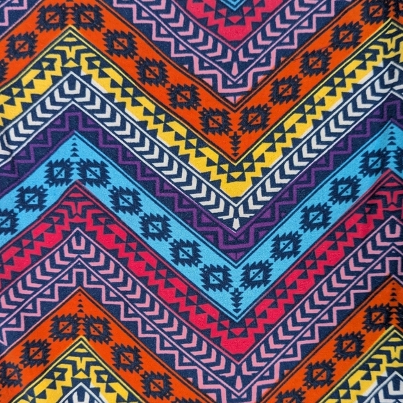 LuLaRoe Tall & Curvy Leggings – Rainbow Zig-Zag Chevron Fiesta 🌈🎶 - Picture 2 of 4